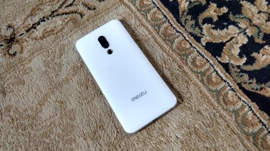 Meizu 16th: розпакування і перші враження