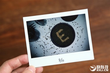 Является ли Meizu E устройством с двумя объективами для камеры?